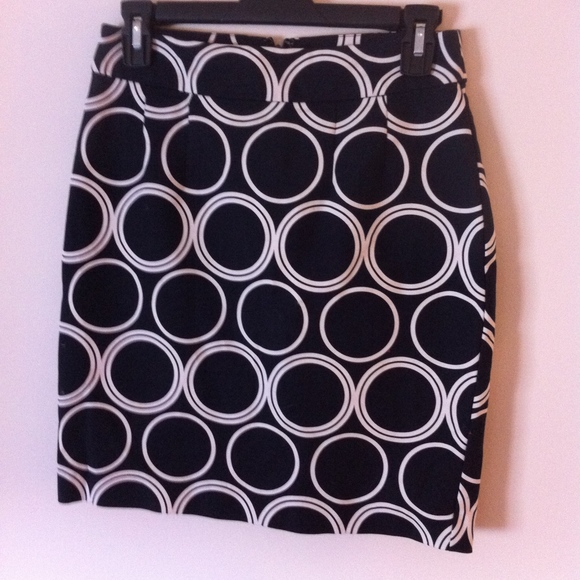 Banana Republic Dresses & Skirts - Banana Republic Blue & White Geometric Skirt